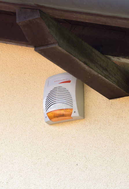 Clignotement avec sirène d'un système d'alarme dans une villa